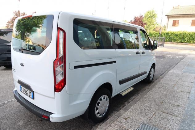 Ford Tourneo Custom 2.0 EcoBlue 170CV Trend 9p - Foto 6