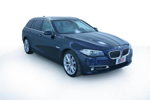 BMW Serie 5 520d Touring Aut. Cerchi in lega a V styling 331 da 19"/Interni in pelle Beige/Fari allo Xeno/Telecamera posteriore/Keyless system - Foto 3