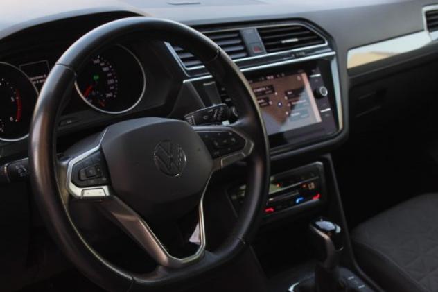 VOLKSWAGEN Tiguan 2.0 TDI 150 CV SCR DSG rif. 23957361 - Foto 9