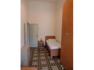 AFFITTASI A STUDENTESSA STANZA SINGOLA IN FORLI’ CENTRO