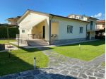 Villa in affitto a Forte dei Marmi 200 mq  Rif: 1301322