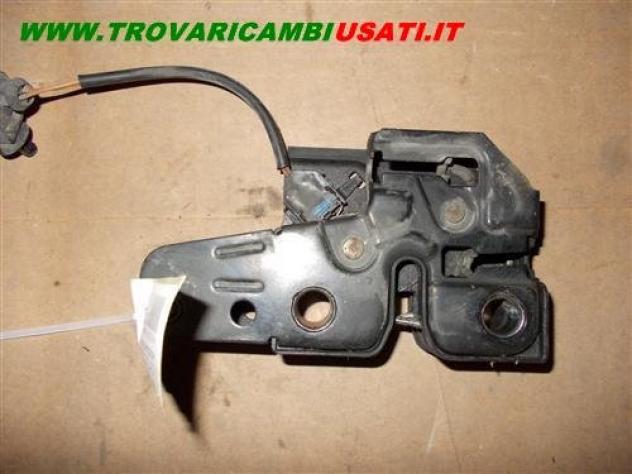 SERRATURA INF.COFANO ANT. VOLKSWAGEN POLO (9N)  Carrozzeria  Lamierati esterni  Cofano  Serratura cofano VOLKSWAGEN - POLO - 01-10-2001 - 01-04-2005,