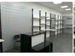 Arredo completo per negozio / showroom - Scaffalature e bancone cassa