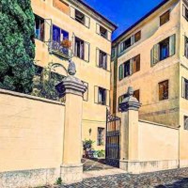 LE 33 B&B