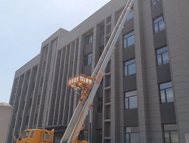 Noleggio scala piattaforma per traslochi ed edilizia - Foto 3