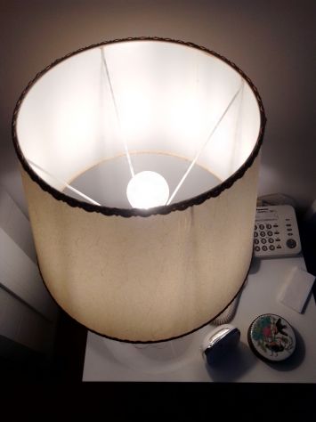 Lampada da tavolo o comodino con paralume - Foto 3