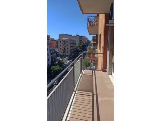 AFFITTASI AMPIA CAMERA MATRIMONIALE A STUDENTE - VIALE MARIO RAPISARDI (ZONA SA