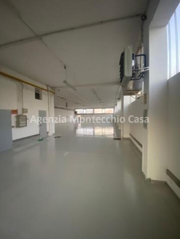 Capannone con scoperto esclusivo e sovrastanti due appartamenti - Foto 5