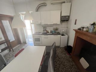Trilocale in affitto a Carrara