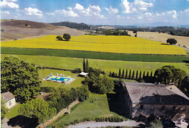 Colonica in vendita a Monteroni d'Arbia 805 mq Rif: 1385335