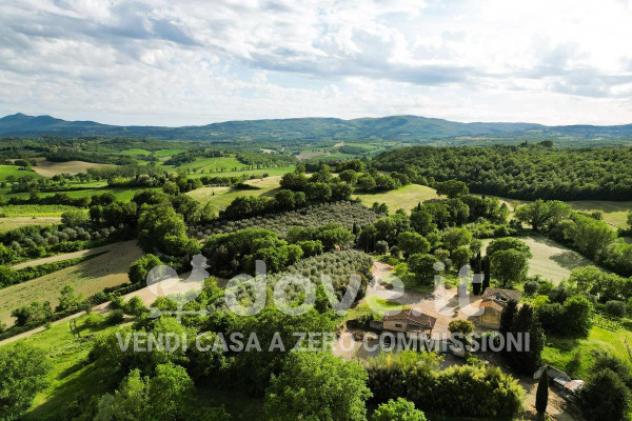 Rustico / Casale di 300 m² con più di 5 locali e box auto in vendita a Montepulciano - Foto 8