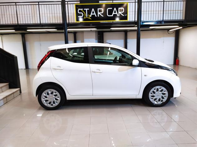 Toyota Aygo Connect 1.0 VVT-i 72 CV 5 porte x-cool MMT - Foto 2