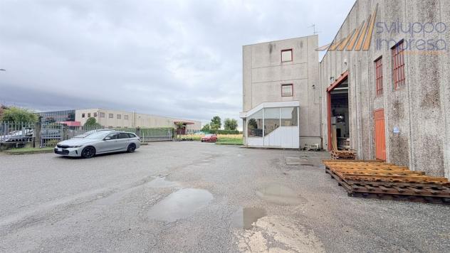 CAPANNONE CON PALAZZINA UFFICI IN VENDITA A BERNAREGGIO - Foto 4