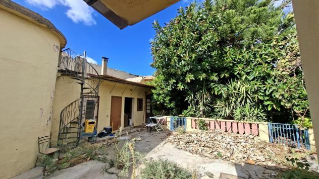Nel centro storico di Quartu S. Elena, vi proponiamo un'affascinante casa campidanese storica con cortile interno, vicina a tutti i servizi e ai trasp - Foto 4
