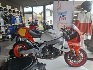 YAMAHA XSR900 GP LEGEND RED 2026  KM 0