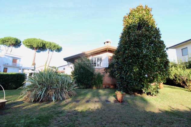 VILLA di 13 vani e di 260 mq (PIETRASANTA) rif. 447/VE - Foto 7