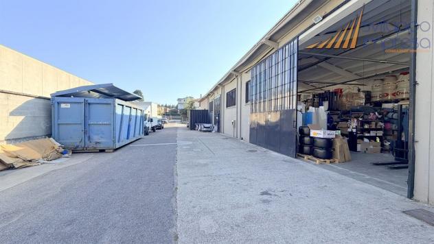 CAPANNONE CON UFFICI IN VENDITA A VIMERCATE - Foto 11