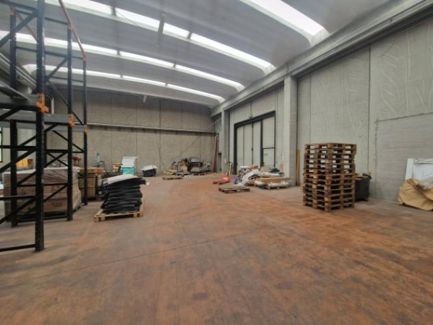 Immobile di 2950 m² con più di 5 locali in affitto a Inveruno - Foto 8