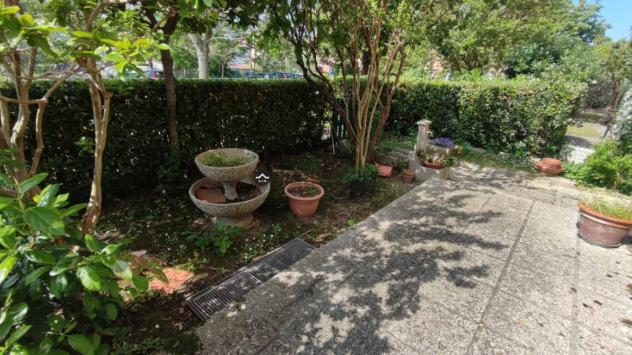 Fossombrone proponiamo in vendita in una zona residenziale e tranquilla, appartamento al piano terra di circa 80 mq scoperto esclusivo.
l'appartamento - Foto 5