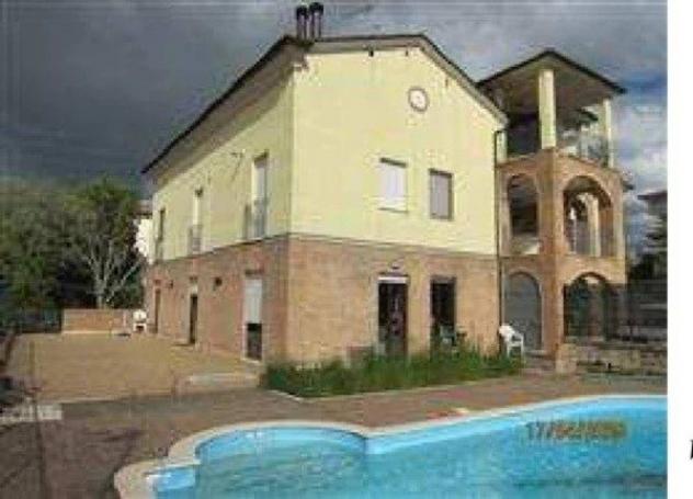 Immobile in asta di 121 m² con più di 5 locali e box auto in vendita a Loro Piceno - Foto 2