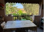 Appartamento con spazi esterni, posto auto e vista mare