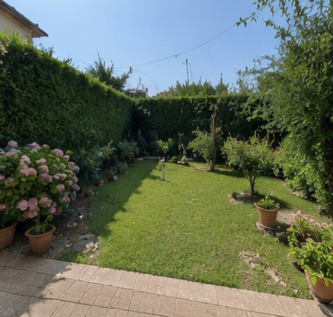 STRADA SAN MAURO QUADRILOCALE CON GIARDINO PRIVATO