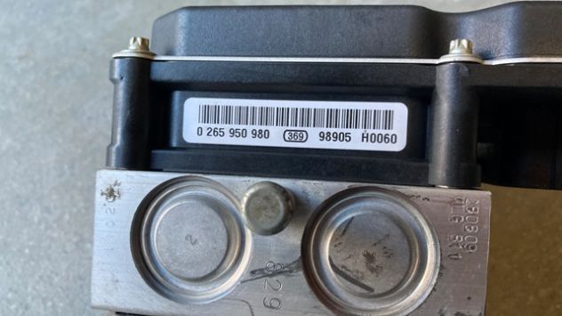 Centralina ABS Hyundai I20 1.2 benzina del 2012 (58910-1J200) - Foto 3