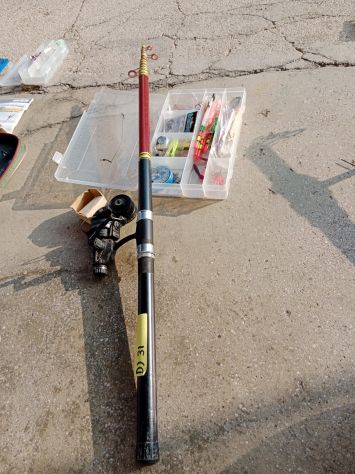 Lotto di 4 canne da pesca Decathlon per acqua dolce, modello 240, con relativi a - Foto 9