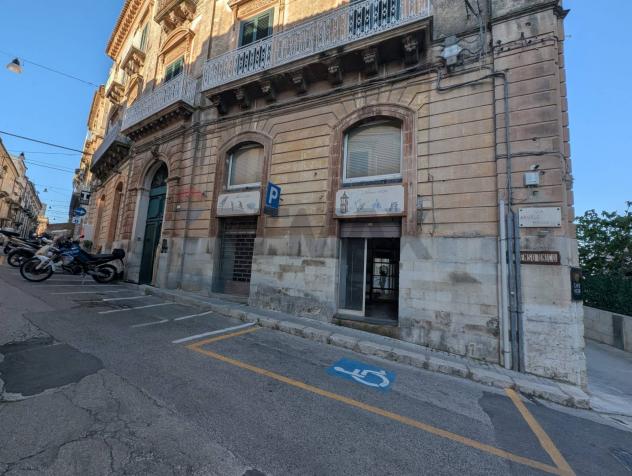 Locale Commerciale in affitto a Ragusa, Centro