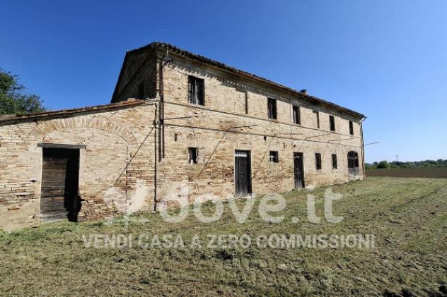 Rustico / Casale di 430 m² con più di 5 locali in vendita a Pesaro - Foto 4