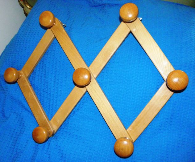 Appendi abiti in legno grande