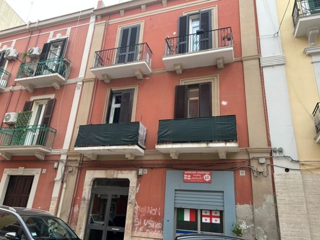 Via Spalato deposito piano terra una luce