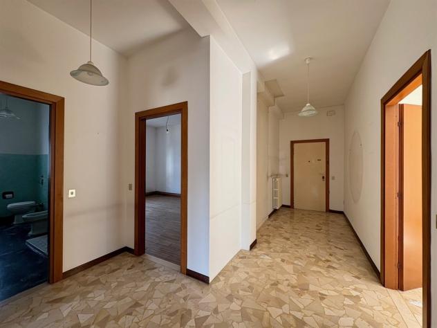 CONCOREZZO – APPARTAMENTO AMPIA METRATURA CON TRIPLA ESPOSIZIONE E GRANDI POTENZIALITÀ - Foto 2