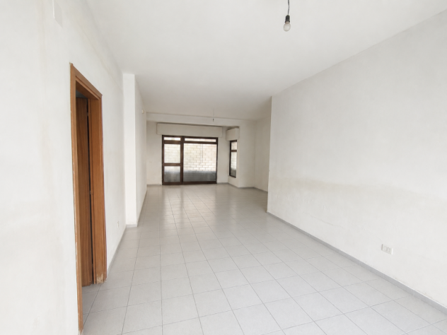 2068/STELLA Locale commerciale di mq 46 al piano terra in parco privato a Vairano Scalo. Si compone di un vano, antibagno e bagno. - Foto 4