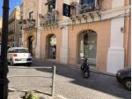 Inizio via Atenea due vetrine