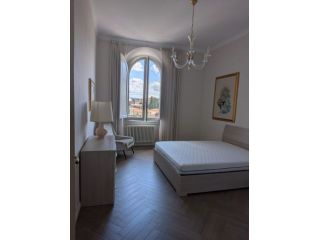 3 stanze in ampio appartamento in centro
