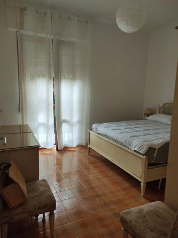 Varazze centro(estivo) sei vani perfetti terrazza giardino parcheggio 1300 euro - Foto 3