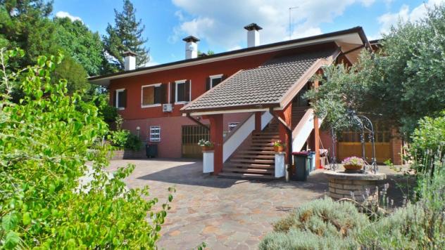 Villa indipendente con vigneto