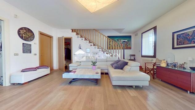 VILLA A SCHIERA di 5 vani e di 190 mq (MONTEBELLUNA) rif. DG368 - Foto 4