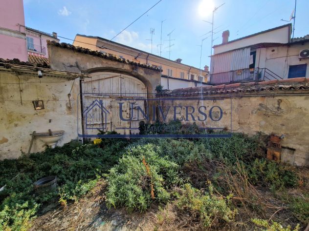 CASA INDIPENDENTE DA RISTRUTTURARE CON CORTILE IN CENTRO - Foto 5