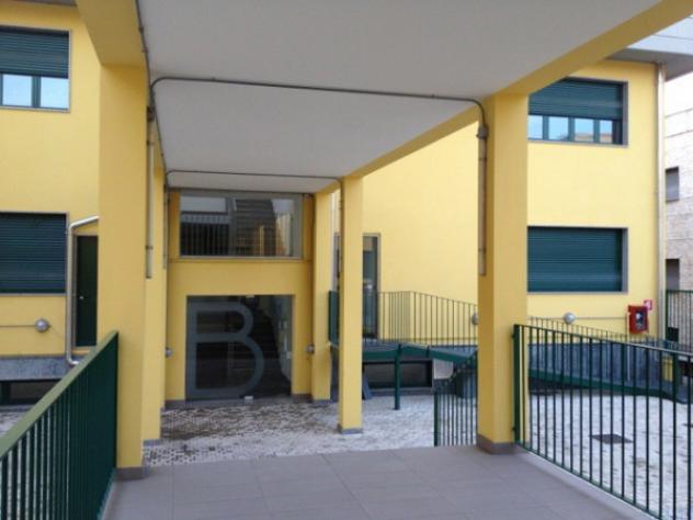 Immobile di 92 m² con 1 locale in affitto a Pero