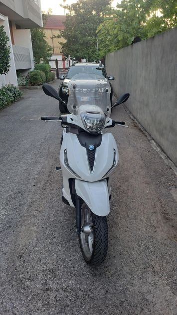 Piaggio Beverly 400 anno 2024, 9.500 Km - Foto 2