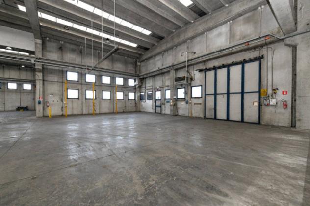 Immobile di 9500 m² con più di 5 locali in vendita a Brescia - Foto 10