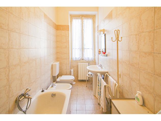 PORZIONE DI CASA DI CORTE CON BOX E LOCALI ACCESSORI - Foto 9