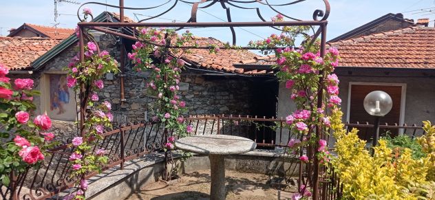 Vendesi casa indipendente in centro paese con giardino - Foto 4
