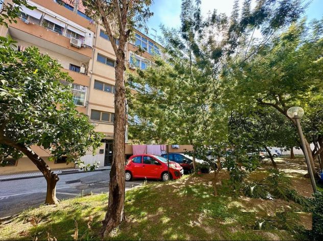 Vendesi trilocale terzo piano ascensore-parco chiuso posto auto e moto e cantina - Foto 5