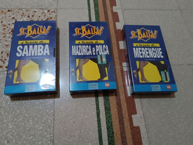 TRE VHS SI BALLA FABBRI VIDEO RADIO 105 ancora incellofanati
