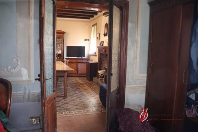 Rustico / Casale di 340 m² con più di 5 locali e box auto in vendita a Erbè - Foto 11