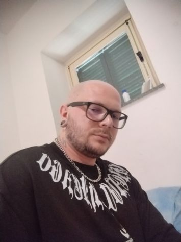 Ragazzo di 33 anni italiano disponibile per le donne Tel:3505832902