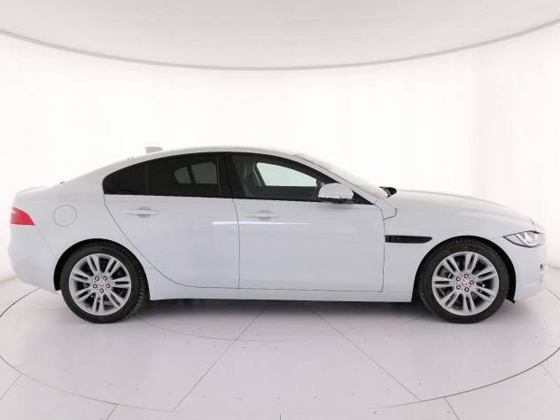 Jaguar XE 2.0d i4 Prestige 180cv auto my19 - Foto 6